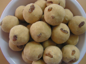गेहूं के आटे के लड्डू Atta Ladoo Recipe - Wheat Flour Laddu 