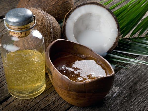त्‍वचा को किस प्रकार मुलायम रखता है नारियल तेल